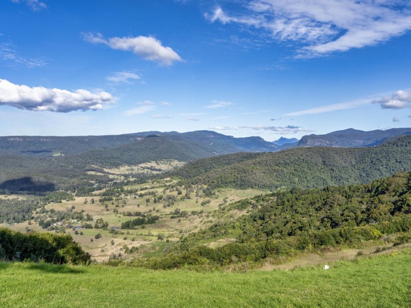 1696 Beechmont Road, Beechmont QLD 4211