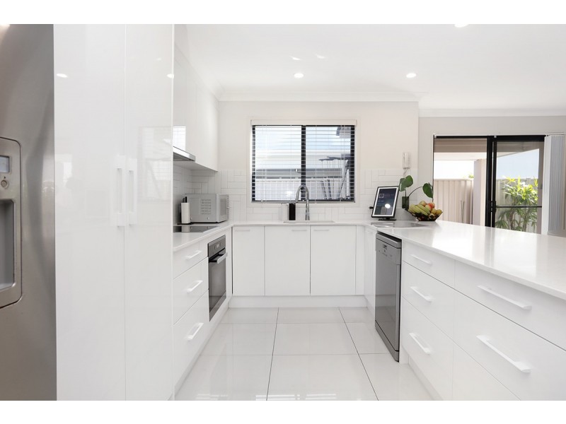 3/20-22 Broad Street, Labrador QLD 4215