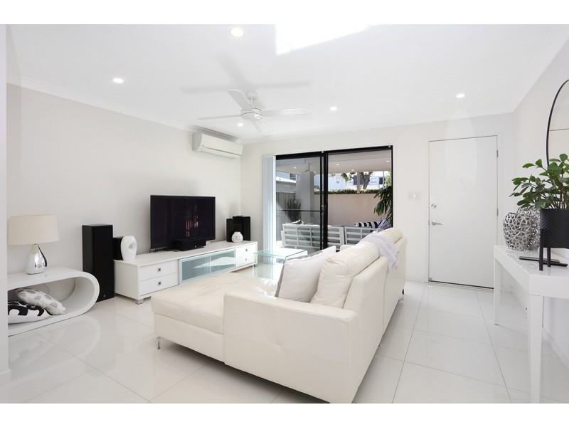 3/20-22 Broad Street, Labrador QLD 4215