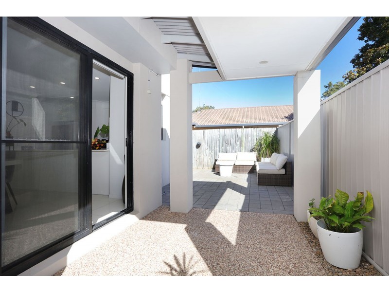 3/20-22 Broad Street, Labrador QLD 4215
