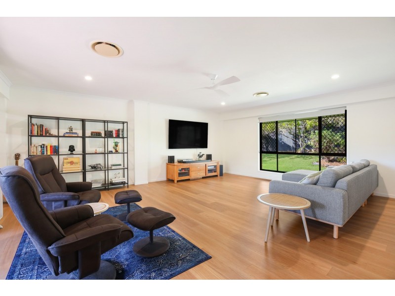 30 Richard Crescent, Highland Park QLD 4211