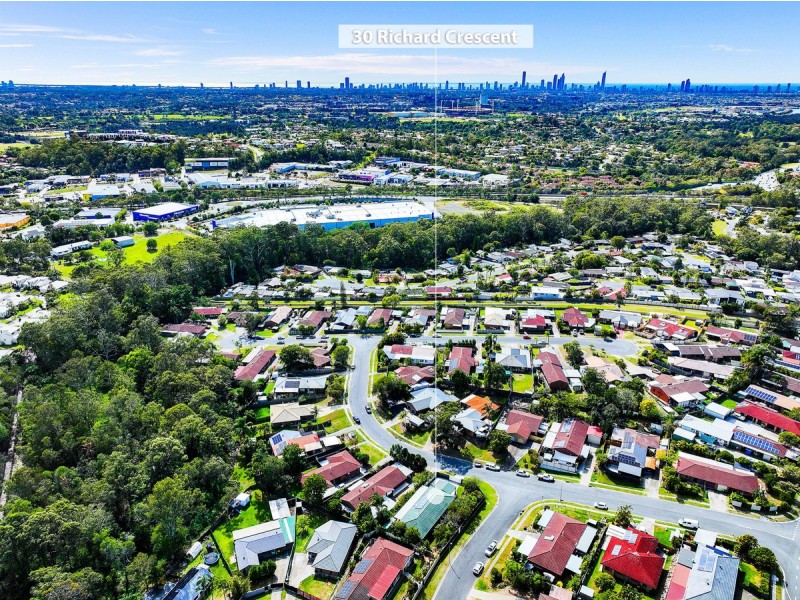 30 Richard Crescent, Highland Park QLD 4211
