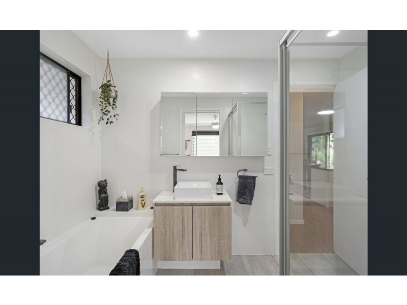 9 Richard Crescent, Highland Park QLD 4211
