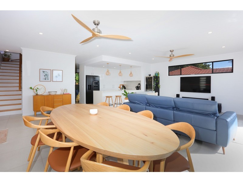 1/65 Armstrong Way, Highland Park QLD 4211