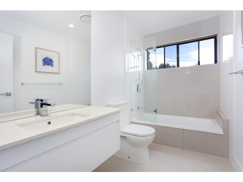 1/65 Armstrong Way, Highland Park QLD 4211
