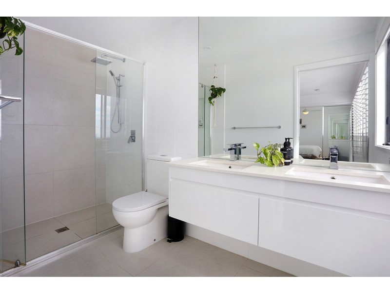 1/65 Armstrong Way, Highland Park QLD 4211