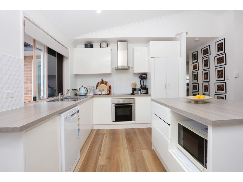 24 Bexley Place, Helensvale QLD 4212
