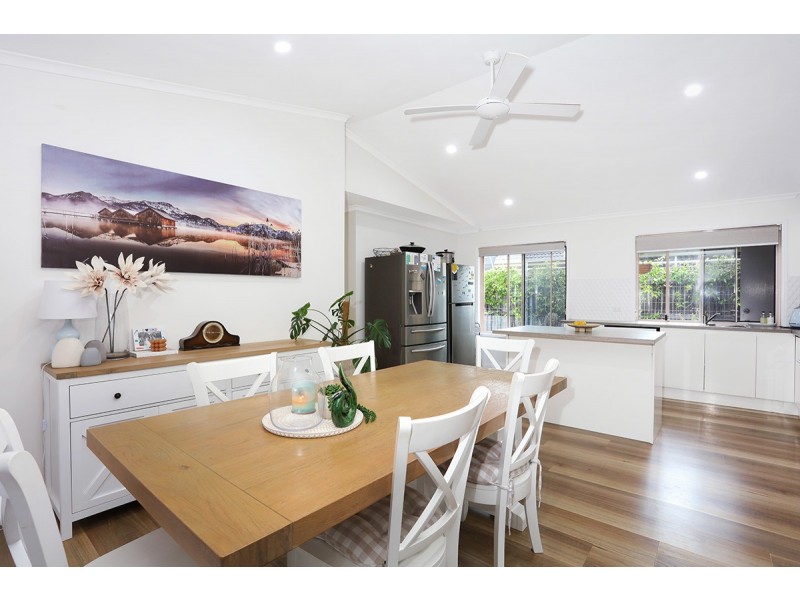 24 Bexley Place, Helensvale QLD 4212