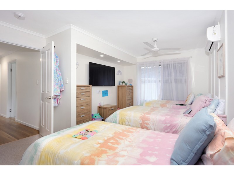 24 Bexley Place, Helensvale QLD 4212
