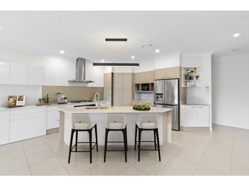 2005 The Boulevard, Benowa QLD 4217