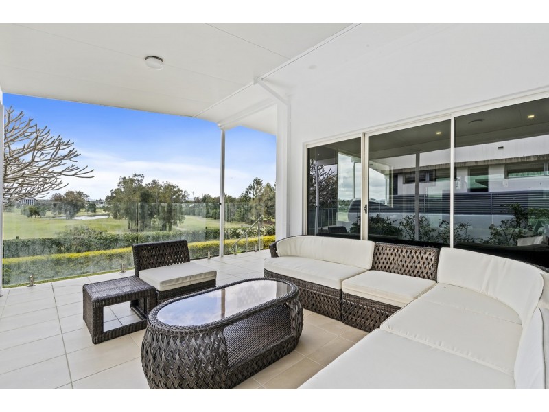 2005 The Boulevard, Benowa QLD 4217