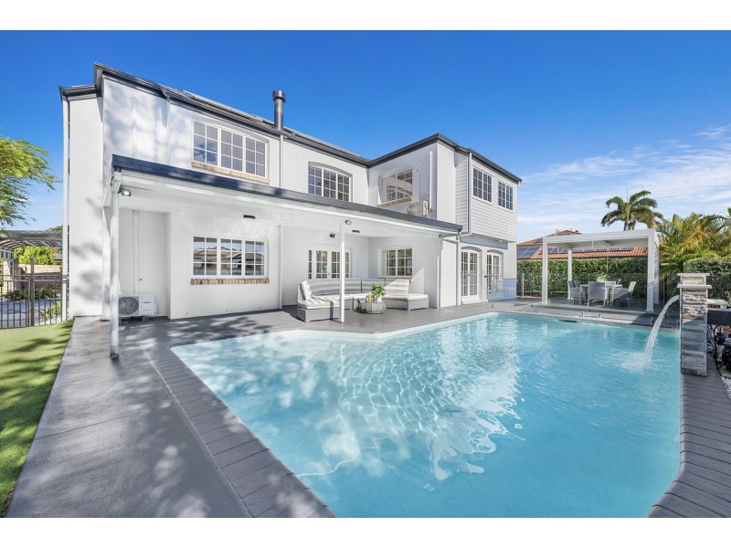 8 Renate Way, Benowa Waters QLD 4217