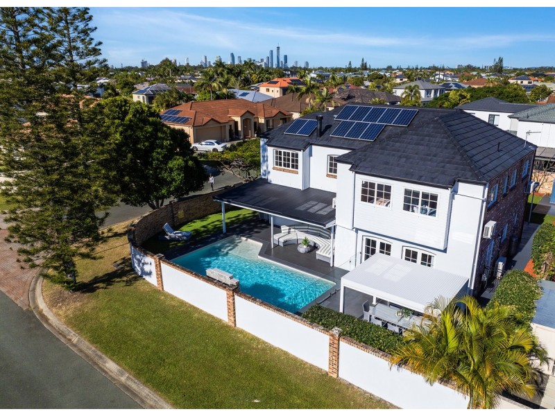 8 Renate Way, Benowa Waters QLD 4217