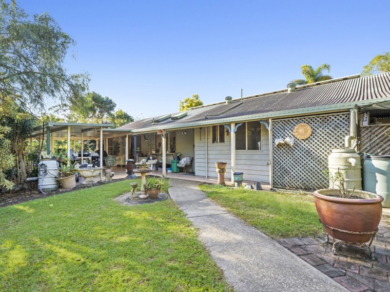 54 Winderadeen Drive, Highland Park QLD 4211