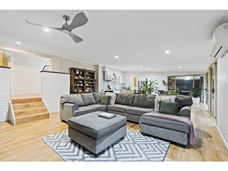 43 Winderadeen Drive, Highland Park QLD 4211