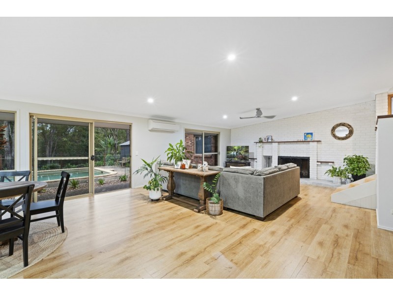 43 Winderadeen Drive, Highland Park QLD 4211