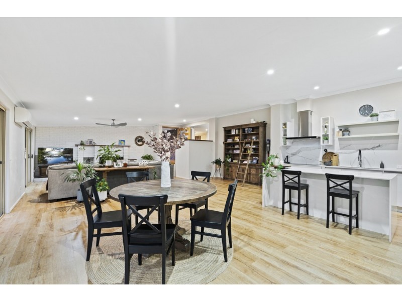 43 Winderadeen Drive, Highland Park QLD 4211