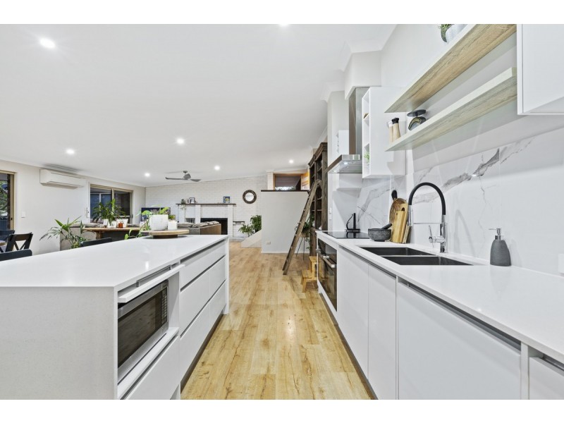 43 Winderadeen Drive, Highland Park QLD 4211