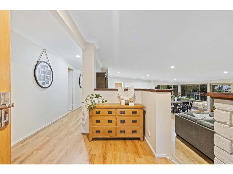 43 Winderadeen Drive, Highland Park QLD 4211