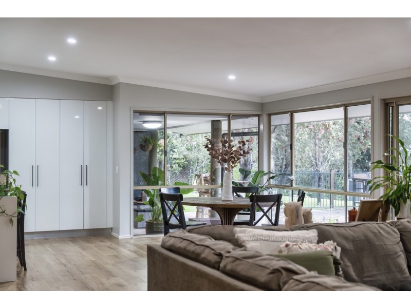 43 Winderadeen Drive, Highland Park QLD 4211