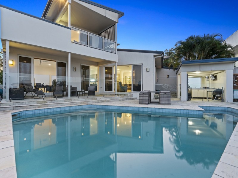 11 Chevron Rise, Highland Park QLD 4211