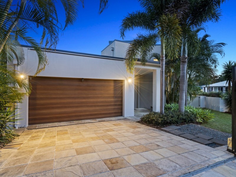 11 Chevron Rise, Highland Park QLD 4211