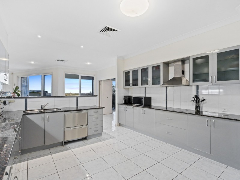 11 Chevron Rise, Highland Park QLD 4211