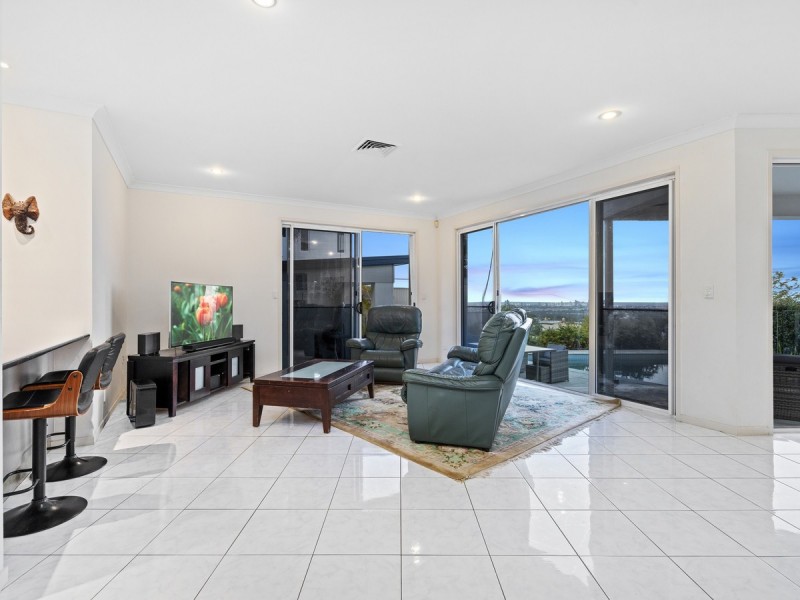 11 Chevron Rise, Highland Park QLD 4211