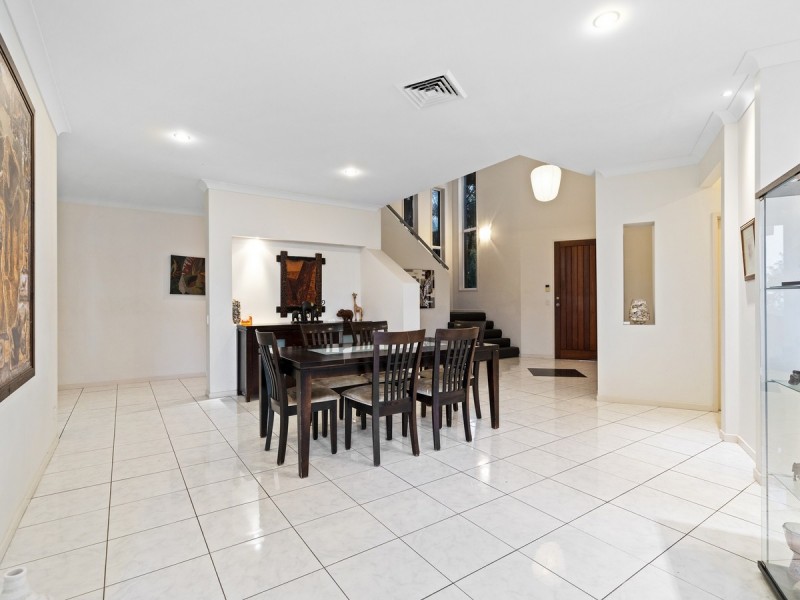 11 Chevron Rise, Highland Park QLD 4211