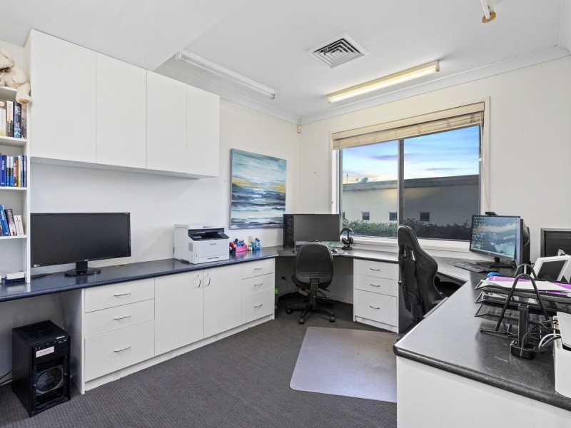11 Chevron Rise, Highland Park QLD 4211