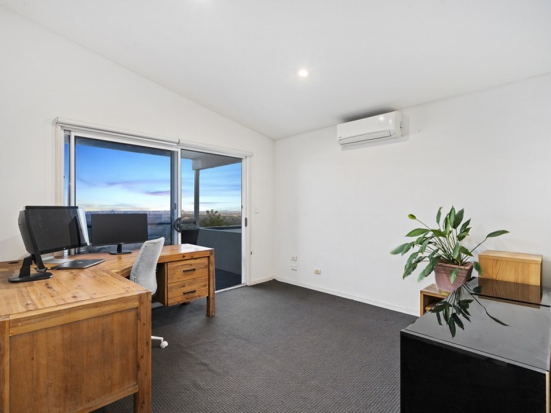 11 Chevron Rise, Highland Park QLD 4211