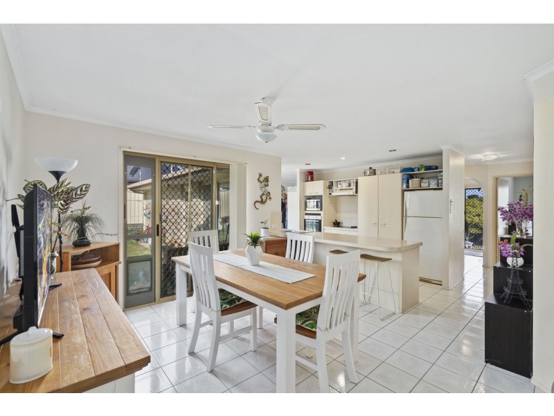 4 Regal Court, Highland Park QLD 4211