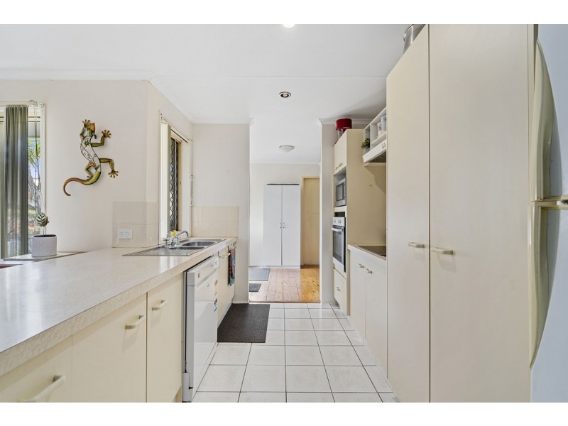 4 Regal Court, Highland Park QLD 4211