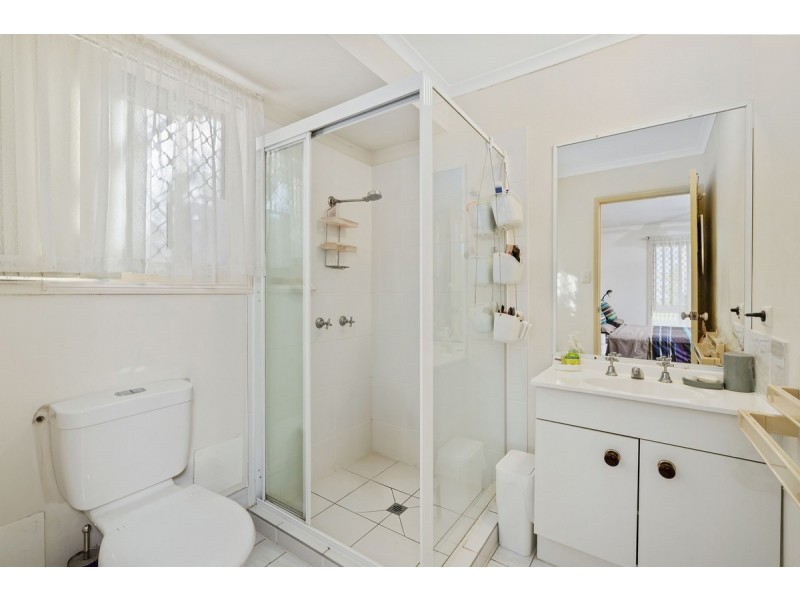 4 Regal Court, Highland Park QLD 4211