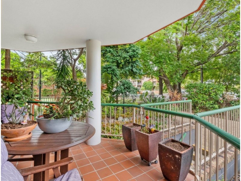 1/61 Bauer Street, Southport QLD 4215