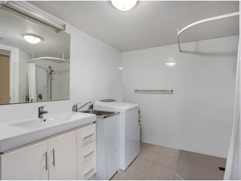 1/61 Bauer Street, Southport QLD 4215