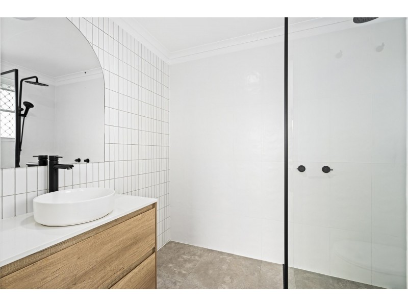 9 Jindabyne Court, Highland Park QLD 4211