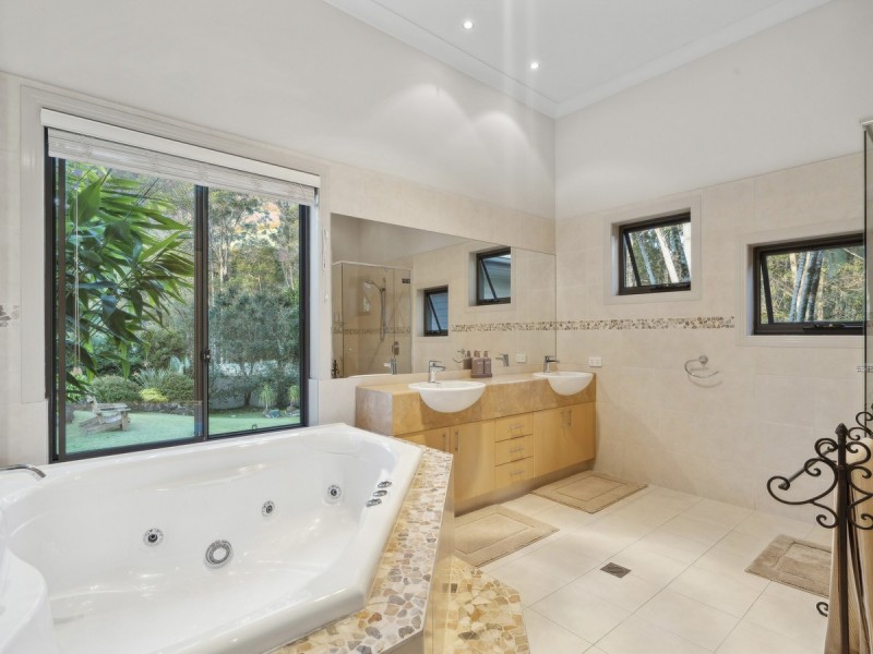 69 Lawnhill Drive, Nerang QLD 4211