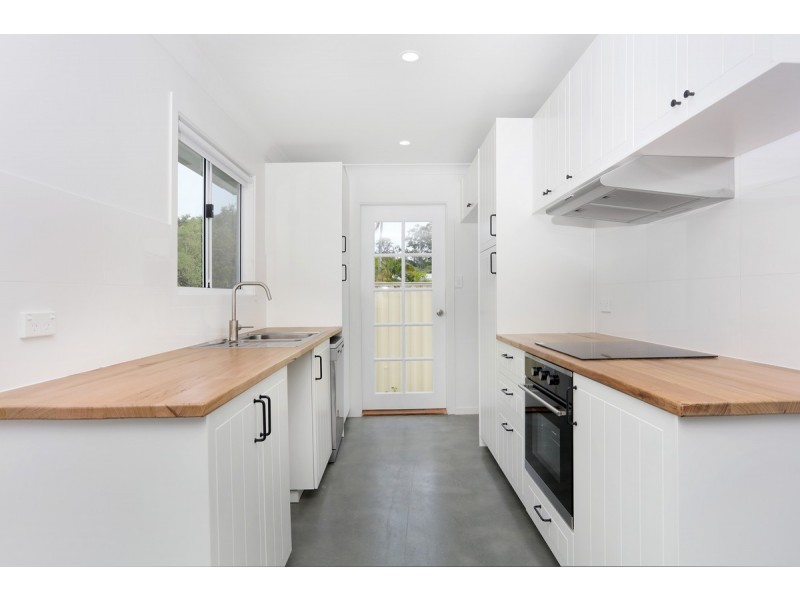 8b Jerrawa Street, Nerang QLD 4211