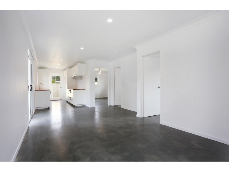 8b Jerrawa Street, Nerang QLD 4211