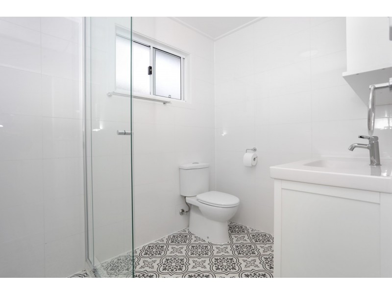8b Jerrawa Street, Nerang QLD 4211