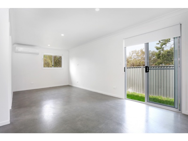 8b Jerrawa Street, Nerang QLD 4211
