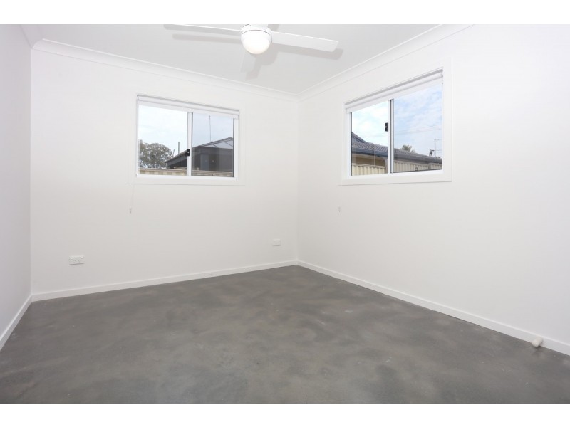 8b Jerrawa Street, Nerang QLD 4211