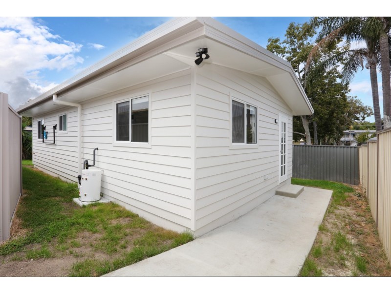 8b Jerrawa Street, Nerang QLD 4211