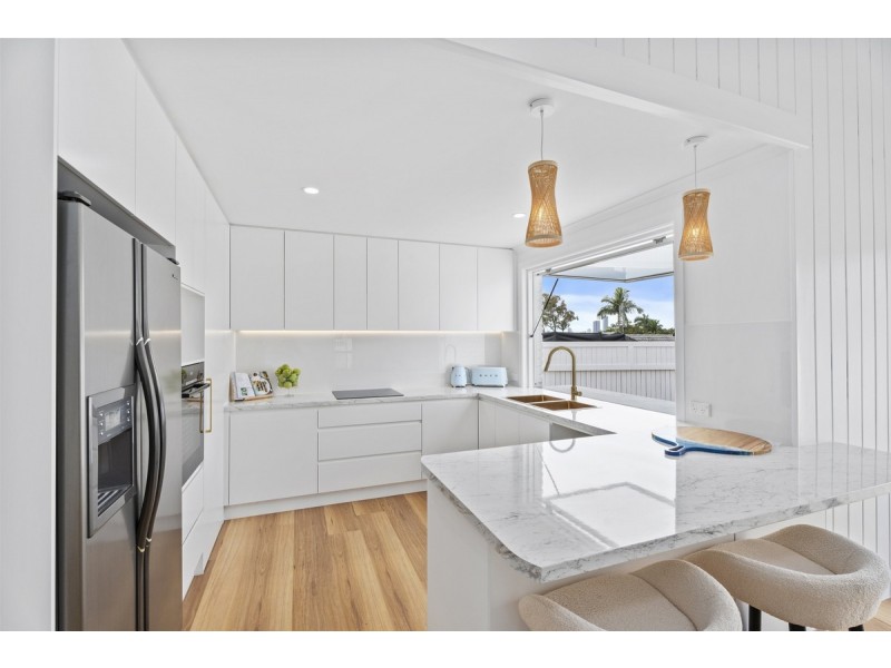 8 Roseville Court, Robina QLD 4226