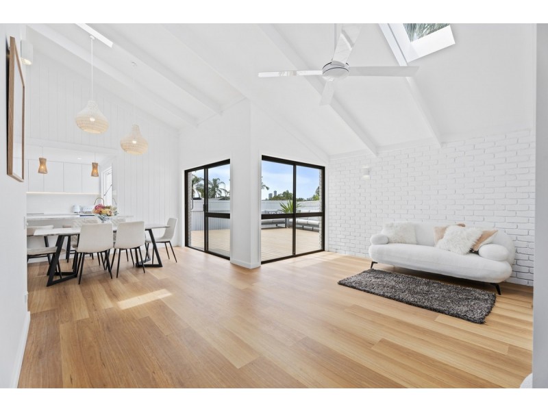 8 Roseville Court, Robina QLD 4226