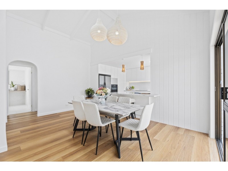 8 Roseville Court, Robina QLD 4226