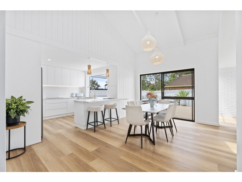 8 Roseville Court, Robina QLD 4226