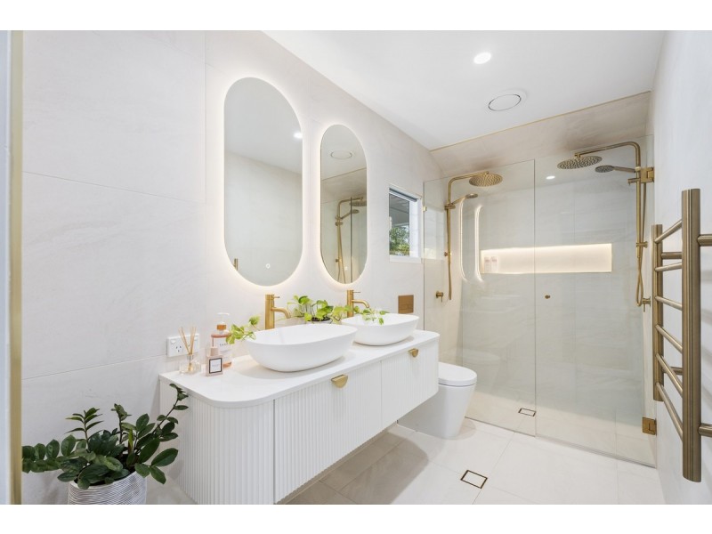 8 Roseville Court, Robina QLD 4226