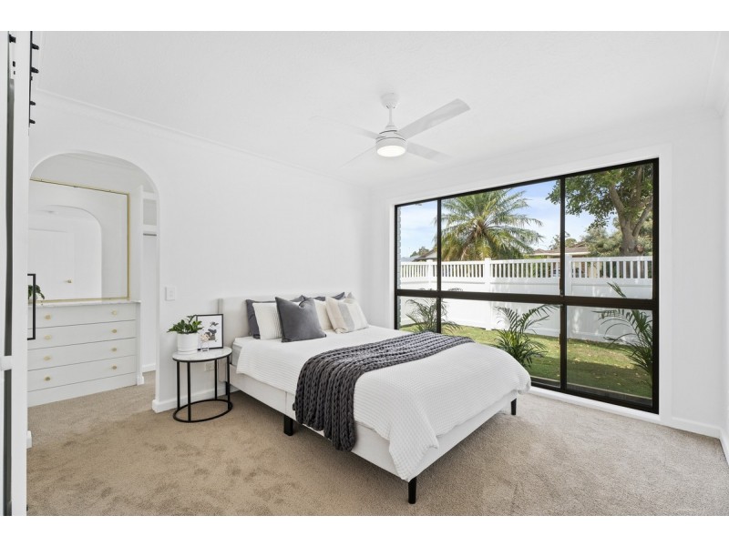 8 Roseville Court, Robina QLD 4226